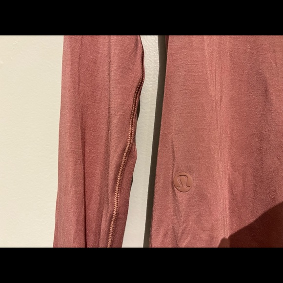 Lululemon front twist top size 4 - Picture 3 of 4